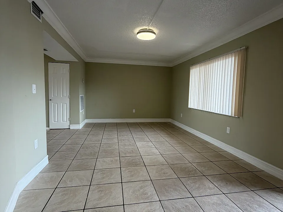 4212 Desoto Ave #27