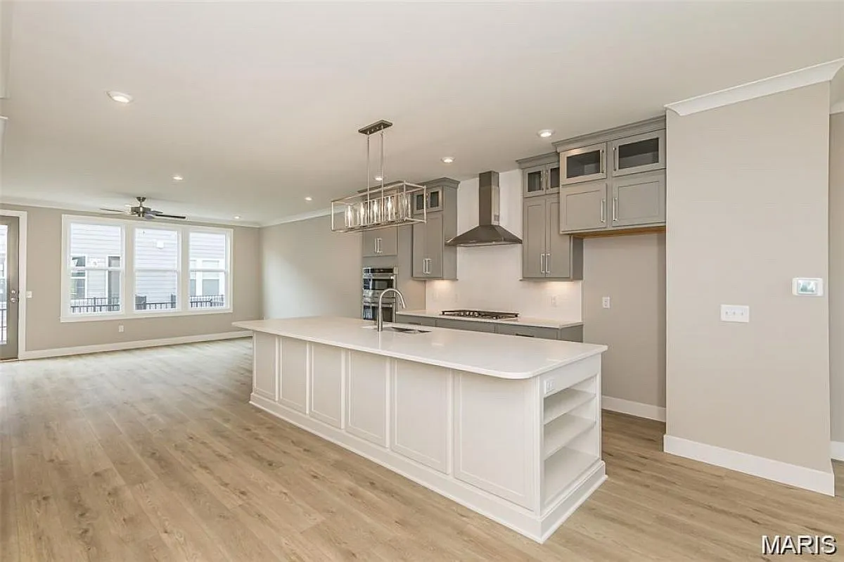3 bed, 2113 sqft, $3,990 — Photo 4