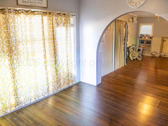 5th image of 620 Waldron St