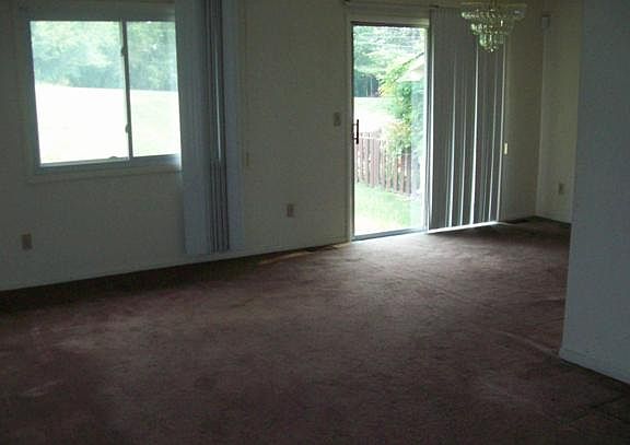 4th image of 1609 Mandarin Ct