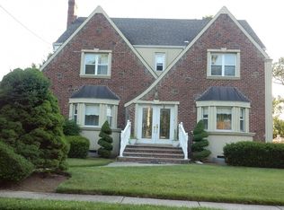 82 Florence Pl, Elmwood Park, NJ 07407
