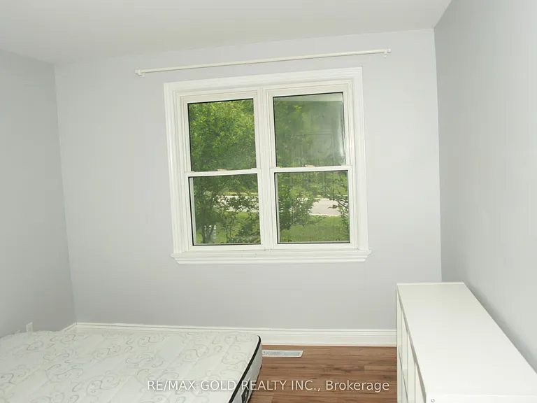 1124 Kent Ave — Photo 12