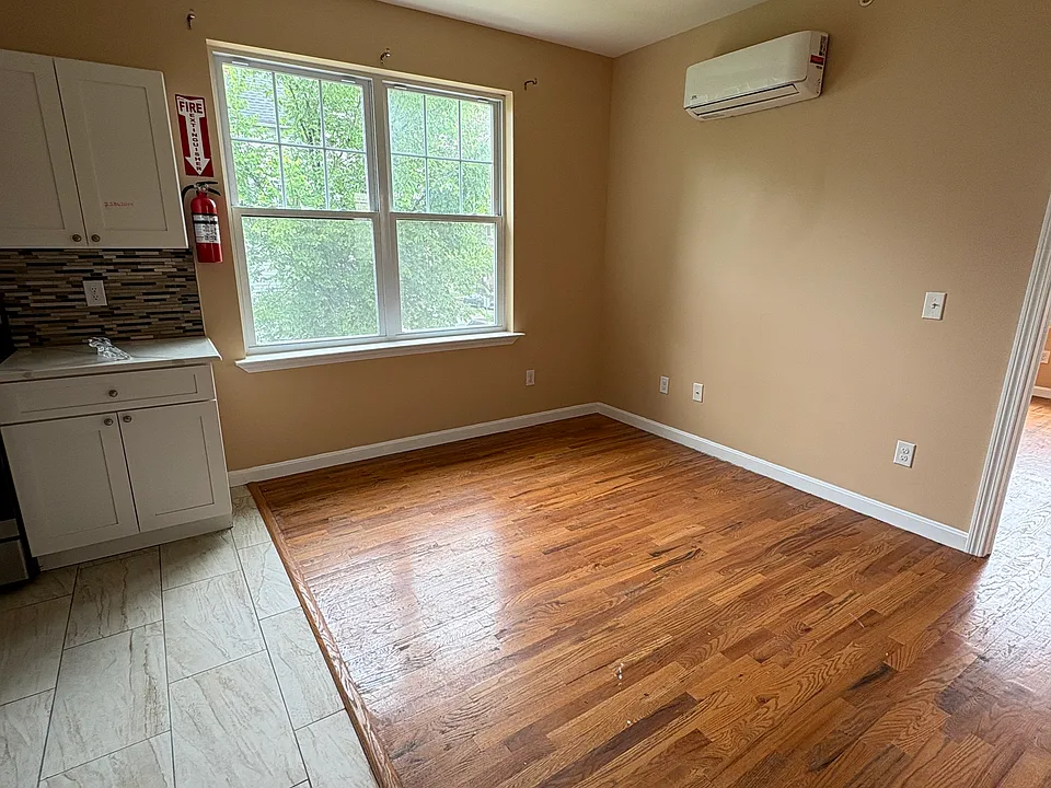217 Fairmount Ave #1