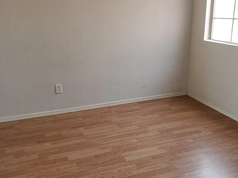 5321 S 10th Ave — Photo 7