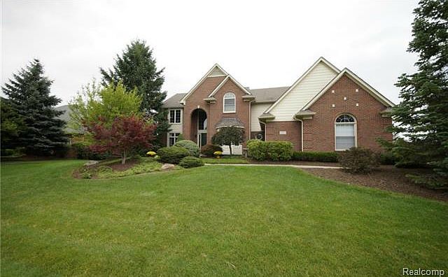 2nd image of 48202 Hilltop Dr E