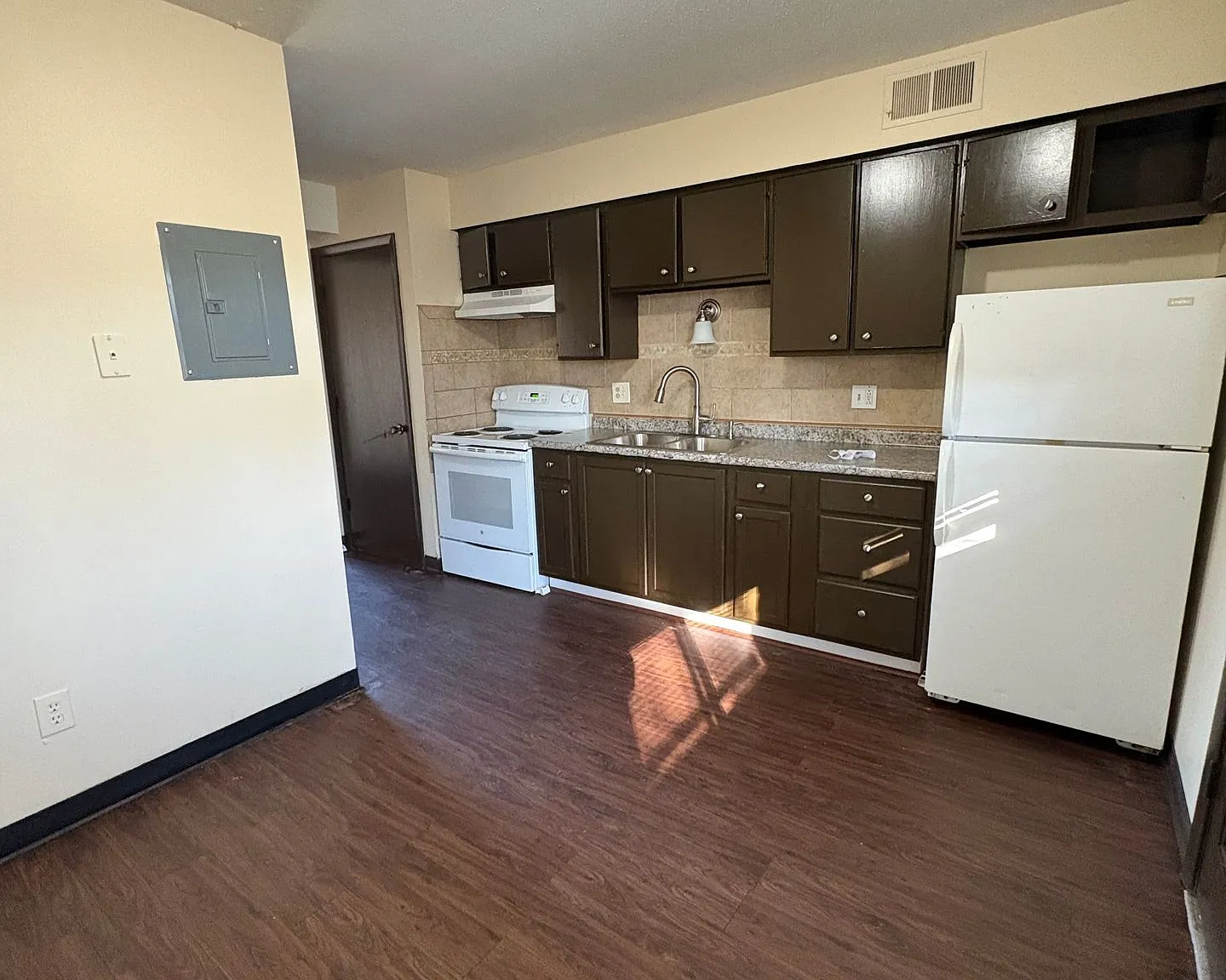 Rocklyn Court Apartments — Photo 4