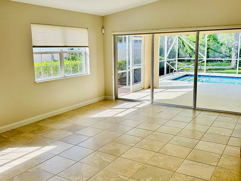 15401 Orlanda Dr — Photo 11