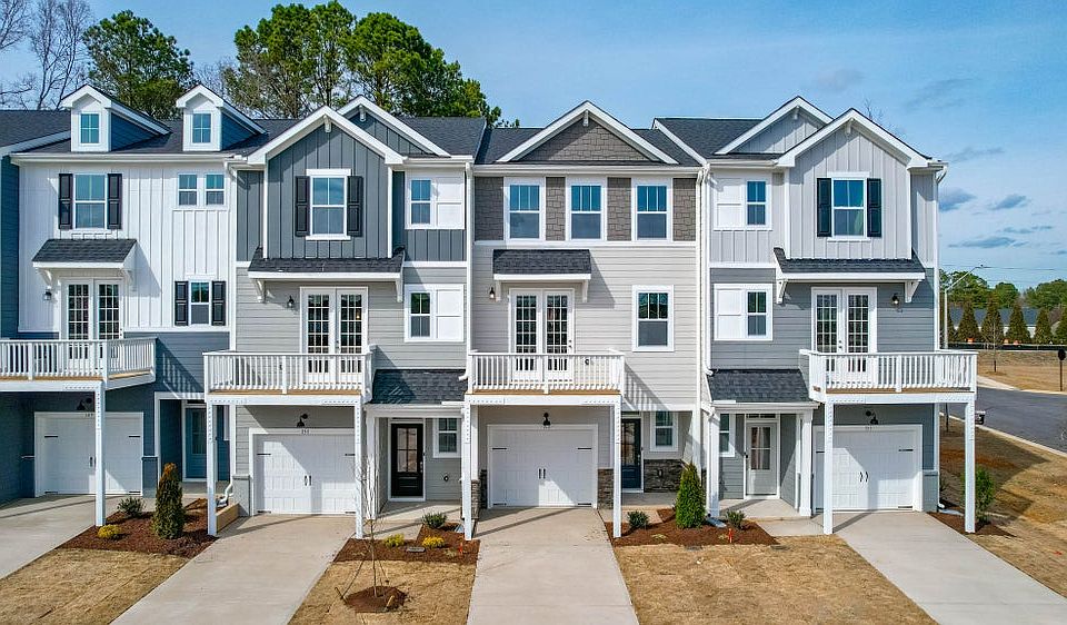 The Dunn- Craftsman Elevation with Wood Deck Interior Unit