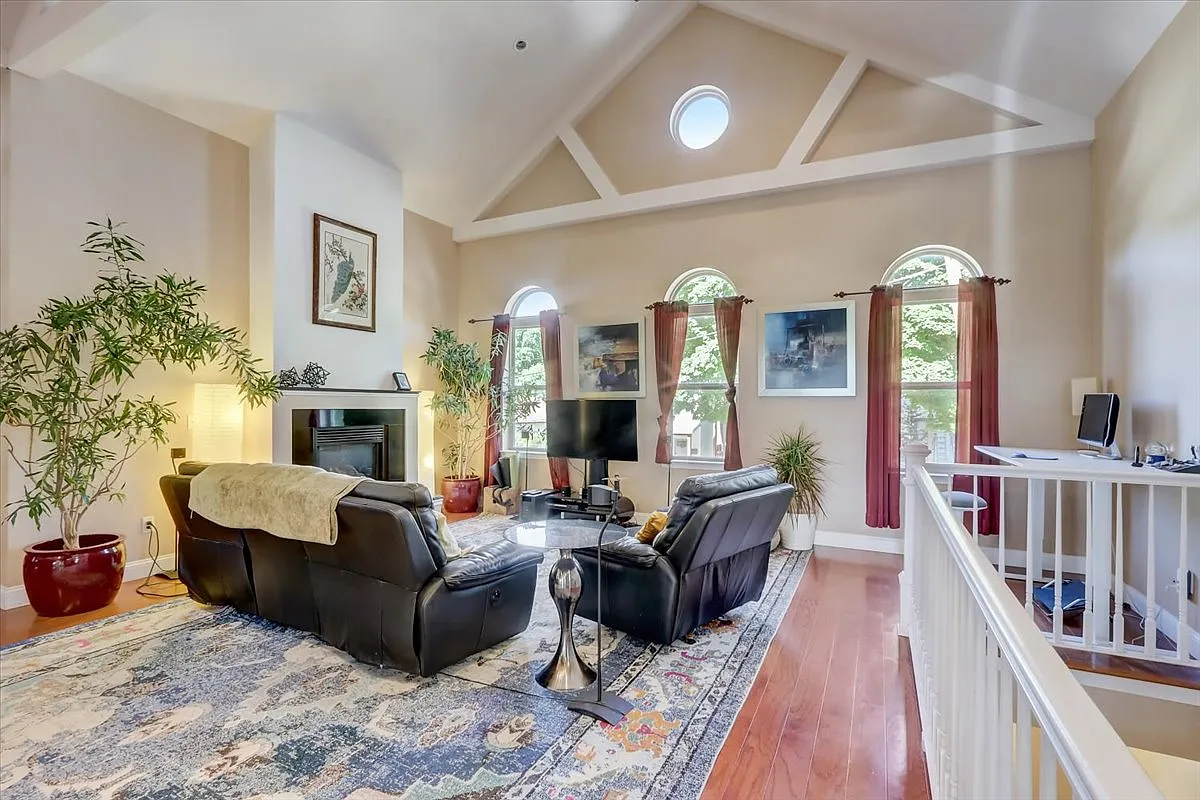1 bed, 1.5 bath, 1800 sqft, $3,200 — Photo 3