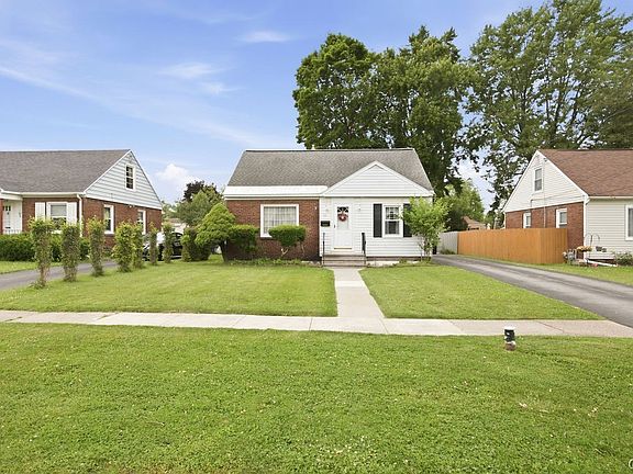 3rd image of 221 Beechwood Ave
