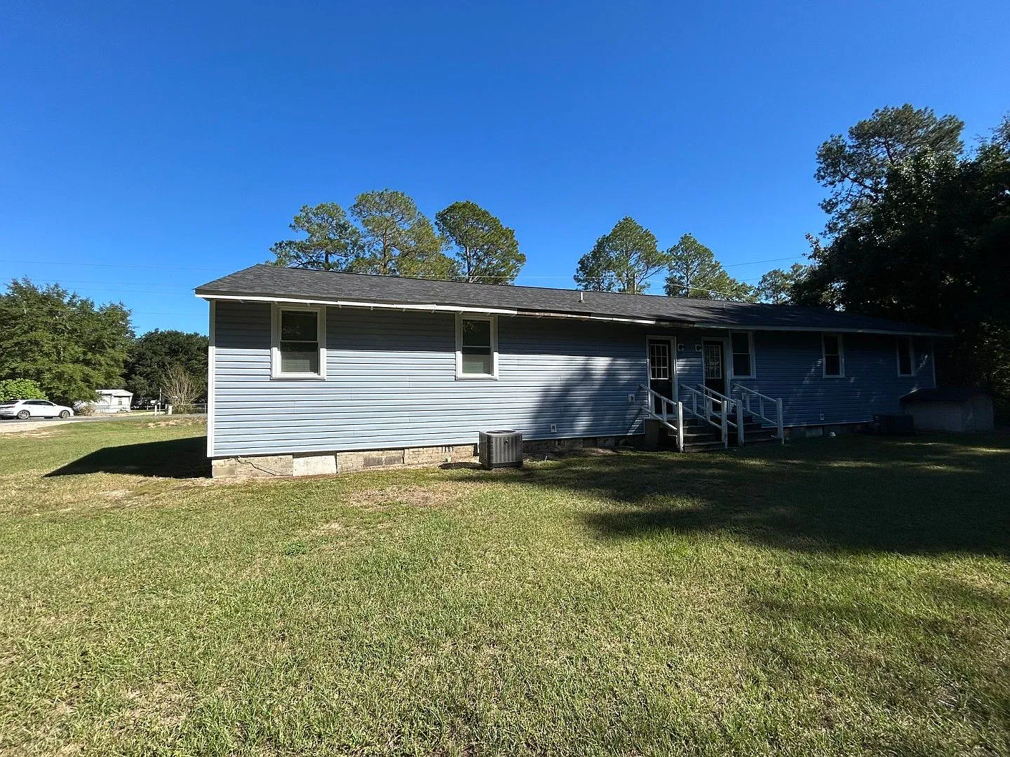 Cute 3 Bedroom, 1 Bathroom Duplex — Photo 2