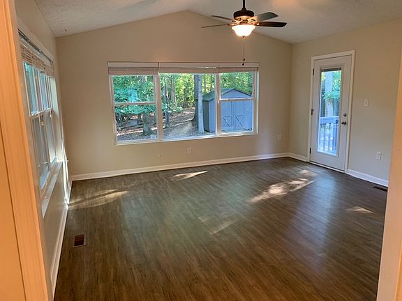 3rd image of 204 Cameron Dr