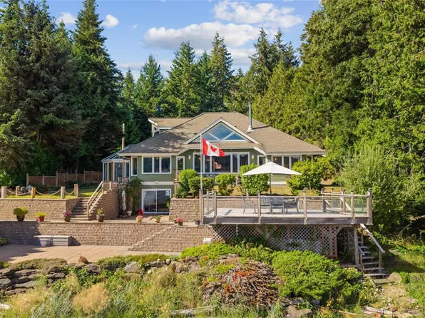 7602 Ships Point Rd, Comox Valley, BC V0R 1W0