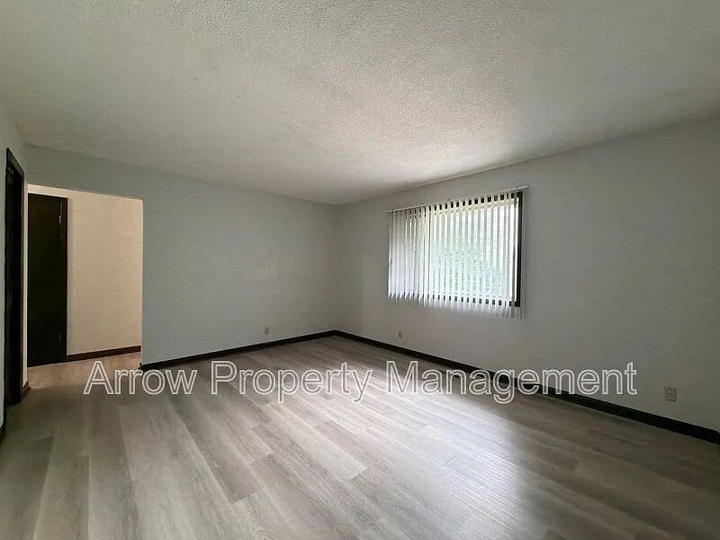 2 bed, 1.0 bath, 830 sqft, $895 — Photo 3