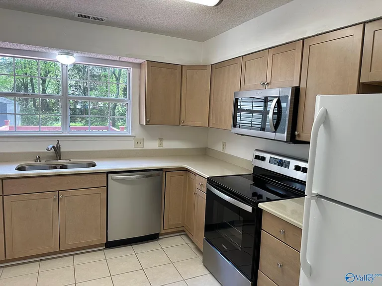 212 Green Springs Ln — Photo 10