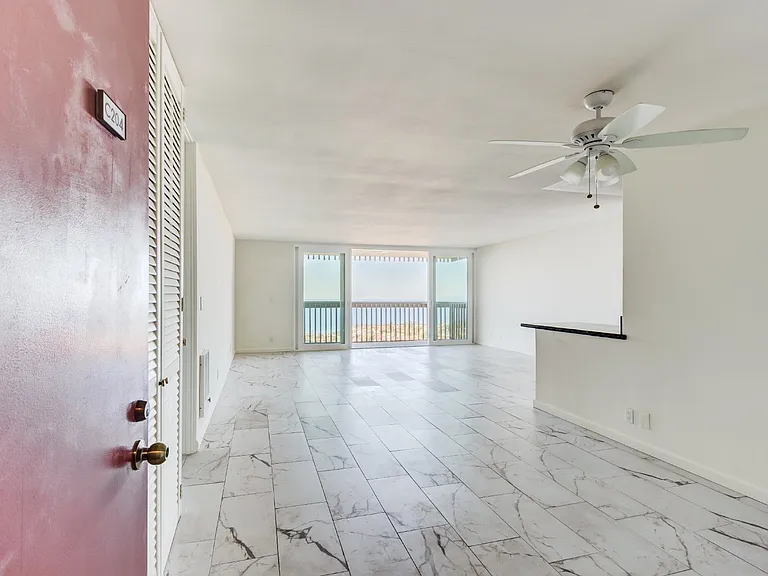 6542 Ocean Crest Dr #C204 — Photo 5