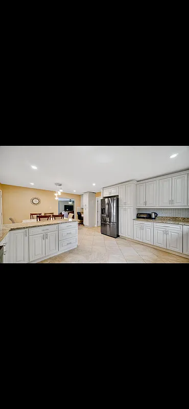 4 bed, 2.5 bath, 3312 sqft, $4,000 — Photo 2