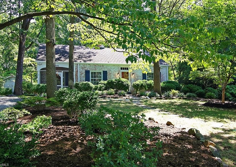 1st image of 800 Twyckenham Dr