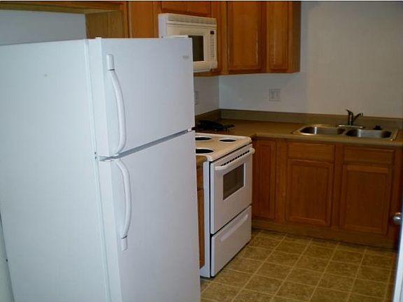 4th image of 1693 W Westbury Way #L