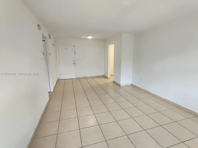 666 W 81st St #414 — Photo 5