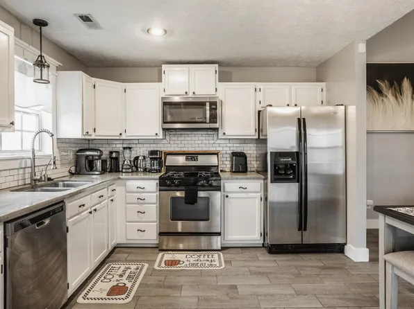 8813 Country Lane Ct, Indianapolis, IN 46217