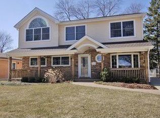 710 N Wille St, Mount Prospect, IL 60056