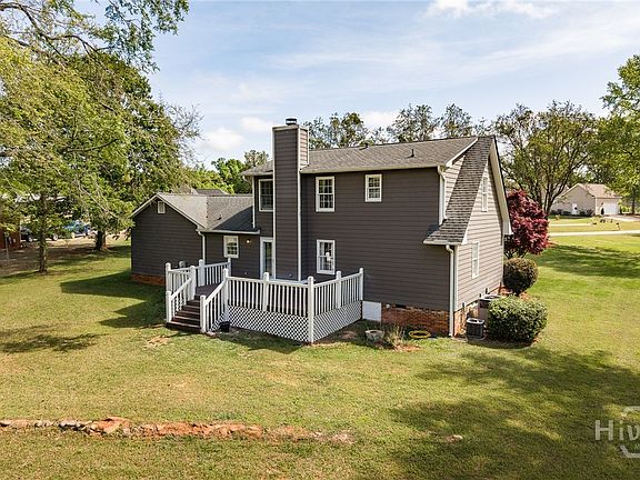 5th image of 214 Seven Oaks Drive
