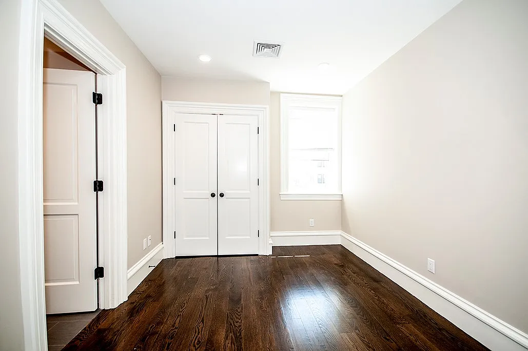 4 bed, 4.5 bath, 2100 sqft, $8,500 — Photo 4