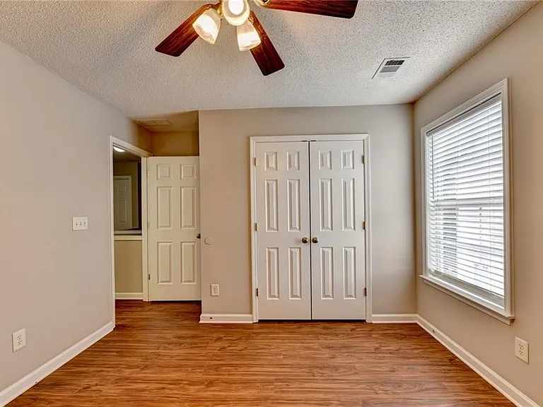 565 Alstonefield Dr — Photo 28