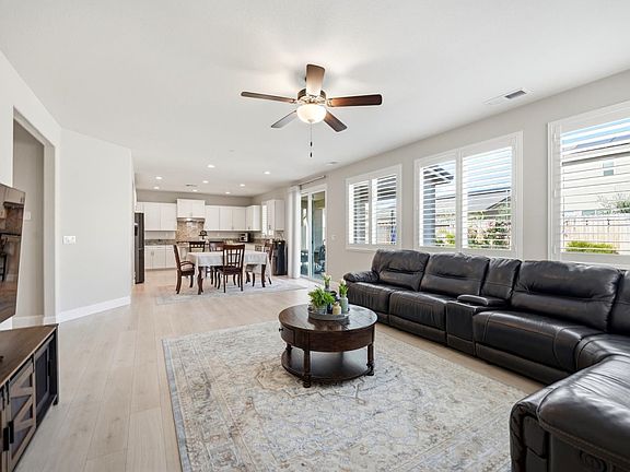 5th image of 1196 Wildrose Dr