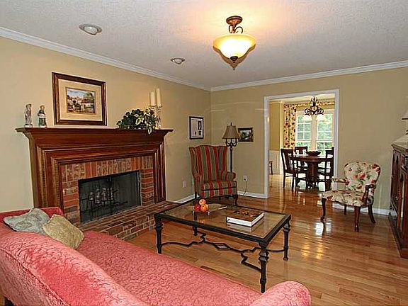 4th image of 3775 Churchill Dr SW