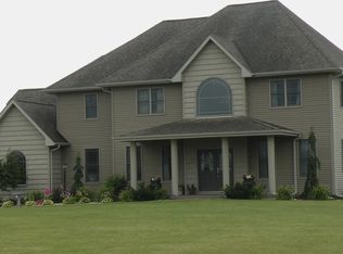 3129 Valley View Ct, Clinton, IA 52732