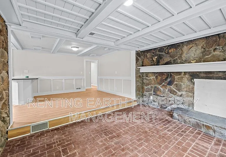 1129 Camellia Rd — Photo 7