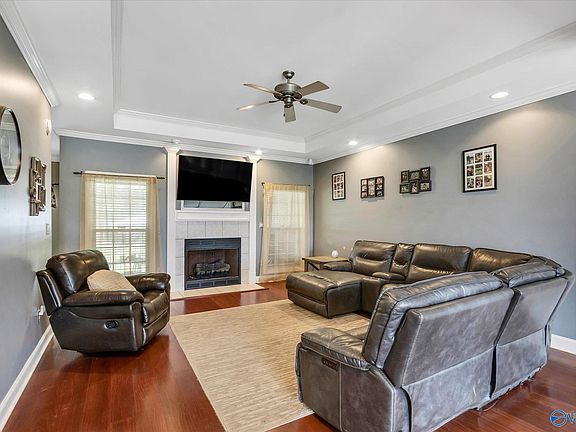4th image of 119 Brokenrein Dr
