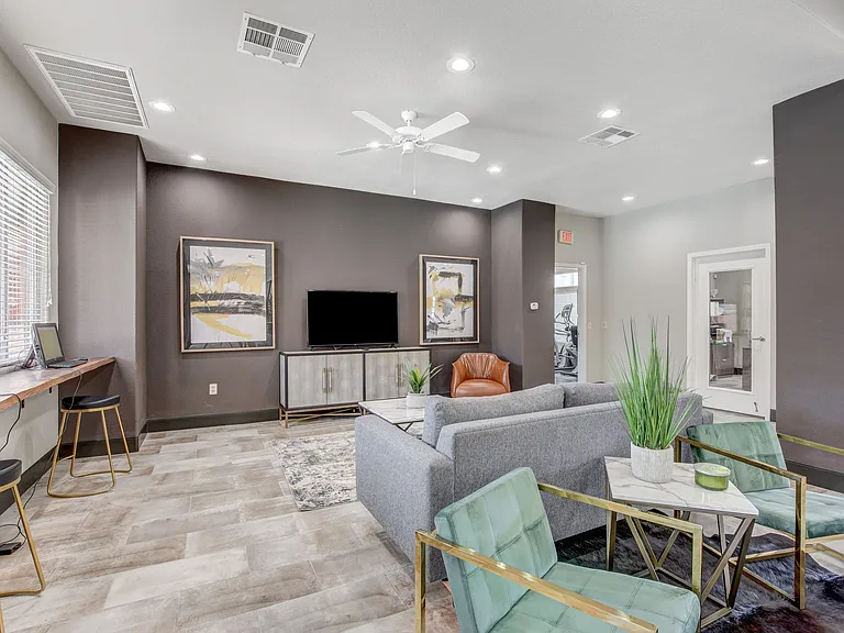 Parkway at Silverado Ranch — Photo 5