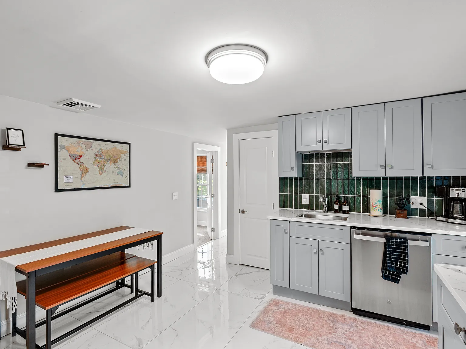 3 bed, 1203 sqft, $2,700 — Photo 3