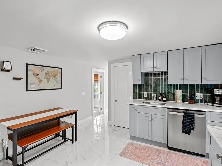 324 Washington St #1 — Photo 3