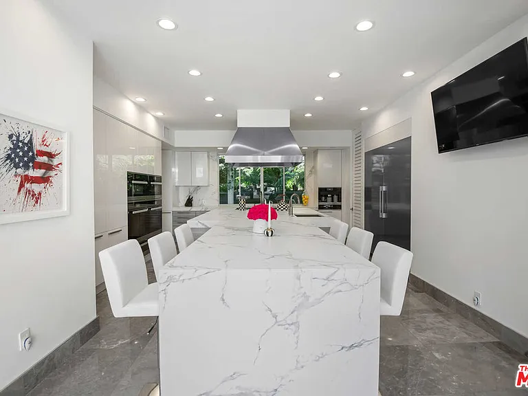1250 Angelo Dr — Photo 10
