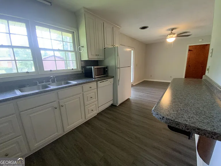 404 Marvin Ave — Photo 5