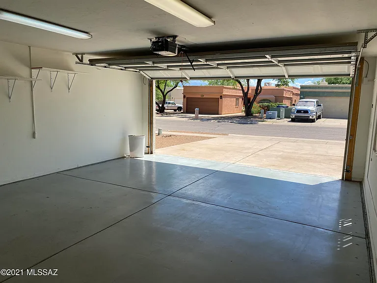 3911 N Vine Tree Pl — Photo 5