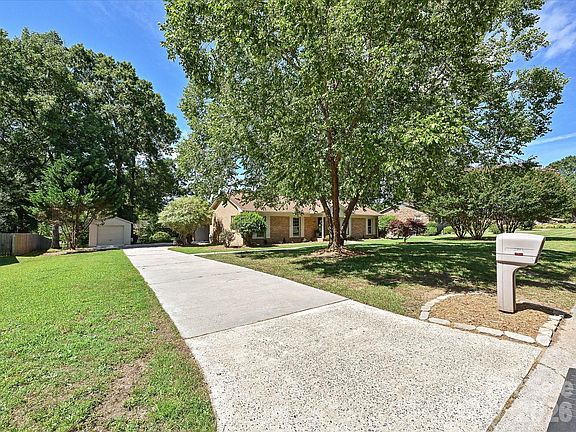 4th image of 218 Sturbridge Dr