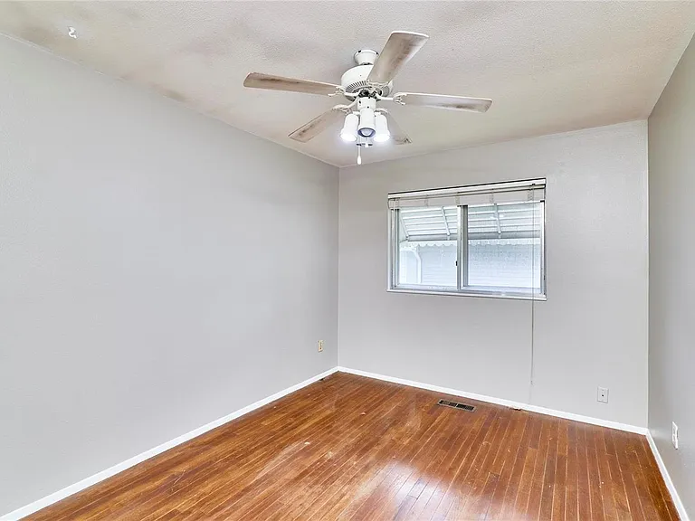 389 Messina Dr — Photo 10