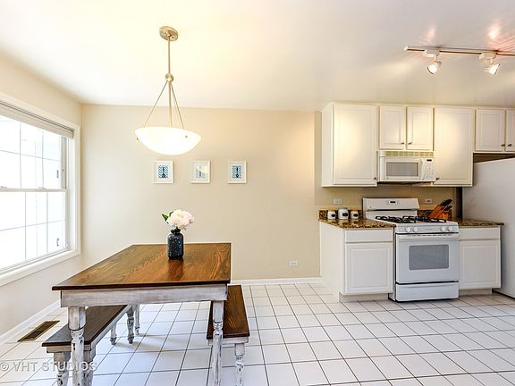 5th image of 1028 N Earls Ct