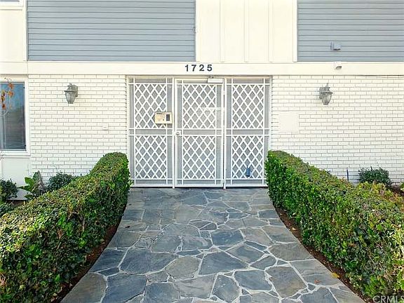 2nd image of 1725 Loma Ave Unit 3