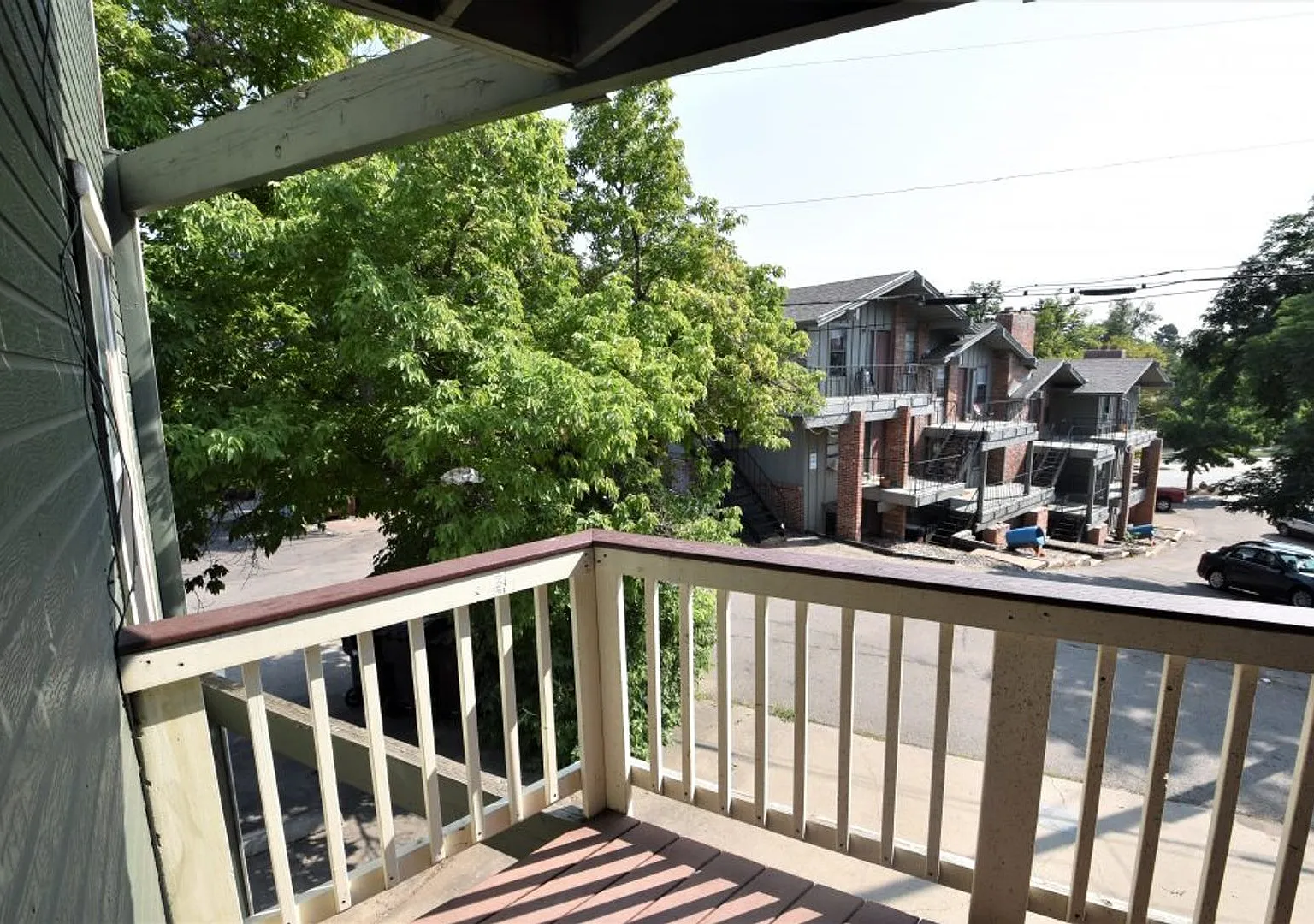 1 Bedroom on The Hill, Close to Campus and has Balcony! — Photo 2