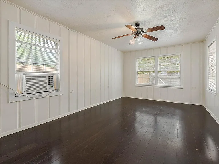 1116 Kettler St — Photo 17