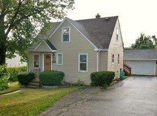 625 S Cedarwood Cir, Round Lake Heights, IL 60073