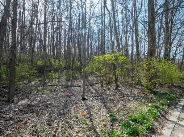 2608 Emerson Forest Pkwy, South Bend, IN 46614