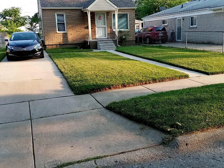 8096 Continental Ave — Photo 12