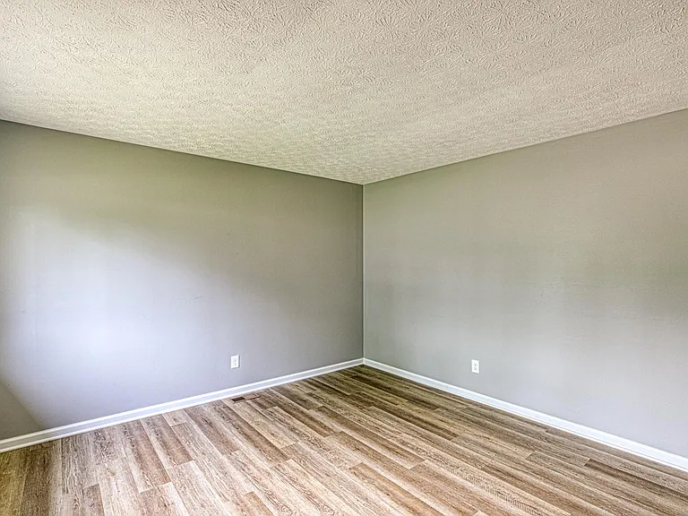 8111 Edsel Ln — Photo 4